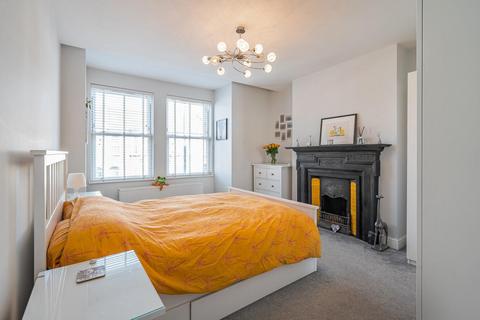 3 bedroom flat for sale, Tooting Bec Road, Tooting