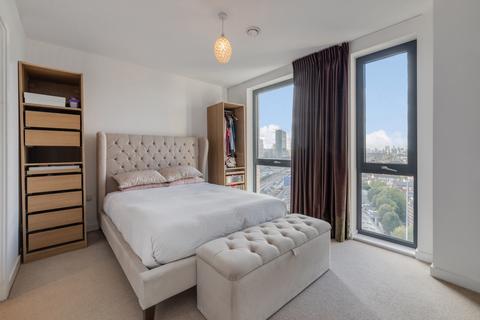 2 bedroom flat for sale, Roosevelt Tower, 18 Williamsburg Plaza, London