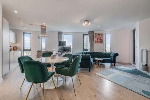 2 bedroom flat for sale, Roosevelt Tower, 18 Williamsburg Plaza, London