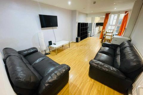 6 bedroom house to rent, Frederick Grove, Lenton