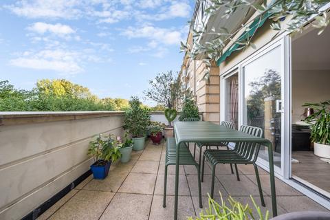 2 bedroom flat to rent, Wyatt Drive, Barnes, London