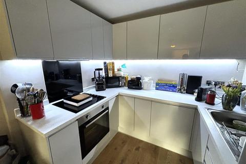 2 bedroom apartment for sale, Quay Central, Liverpool L3