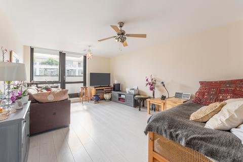 2 bedroom flat for sale, Canalside Square, Islington, London