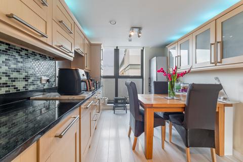 2 bedroom flat for sale, Canalside Square, Islington, London