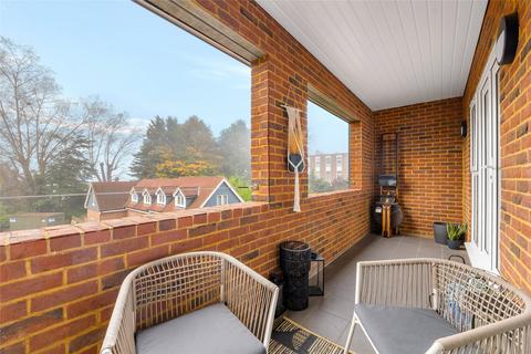 2 bedroom apartment for sale, Station Road, Leatherhead, Surrey, KT22