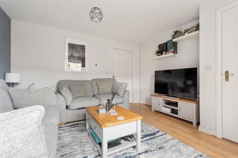 3 bedroom end of terrace house for sale, Millbank, Leeds LS19