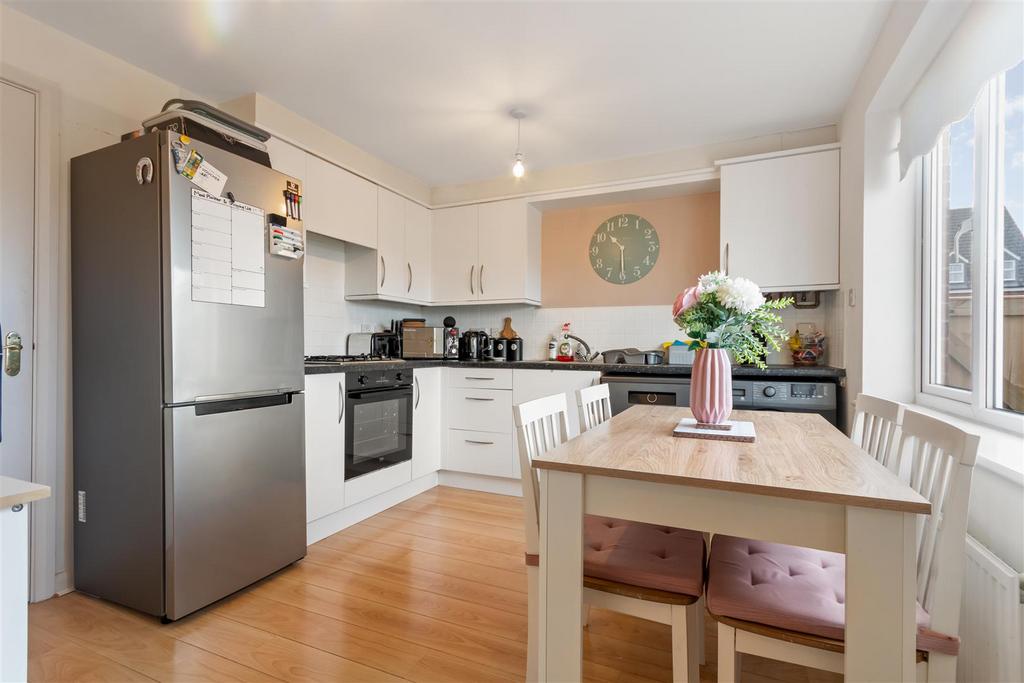 Modern dining kitchen