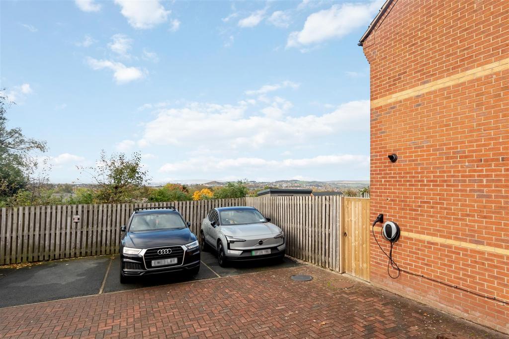 Parking x 2/electric charging point