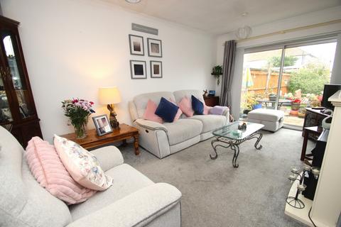 17 Renton Drive, Orpington, BR5 4HH