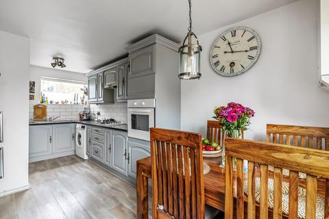 16 Foxglove Close, Edenbridge, TN8 6DJ