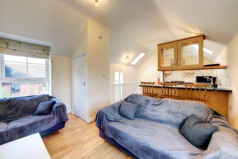 3 bedroom townhouse to rent, St Georges Mews, Forsyth Road, Jesmond