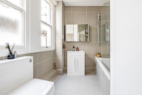 25d Kings Gardens, London, NW6 4PU