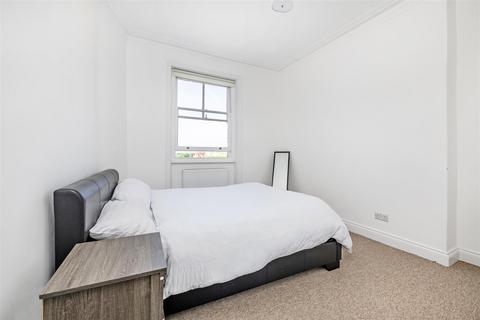 25d Kings Gardens, London, NW6 4PU