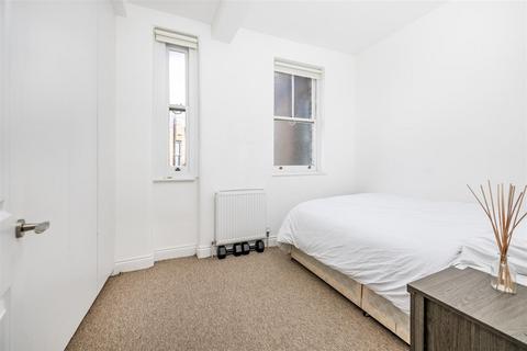 25d Kings Gardens, London, NW6 4PU