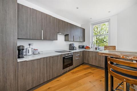 2 bedroom apartment for sale, Kings Gardens, West Hampstead, London NW6