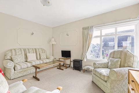 2 bedroom flat for sale, Barnside Court, Welwyn Garden City, AL8