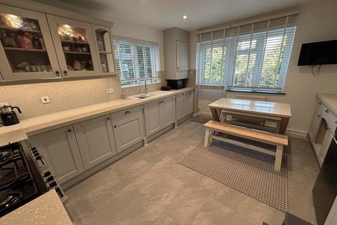 9 Church Road, Chavey Down, Ascot, SL5 8RR