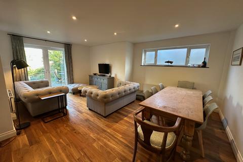 9 Church Road, Chavey Down, Ascot, SL5 8RR