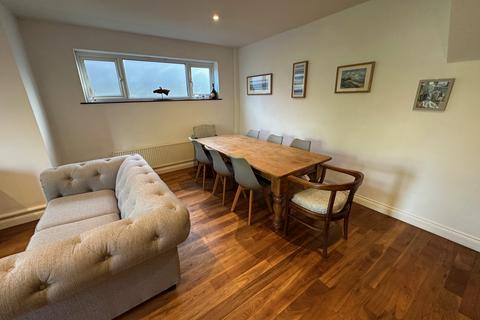 9 Church Road, Chavey Down, Ascot, SL5 8RR