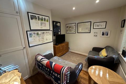 9 Church Road, Chavey Down, Ascot, SL5 8RR