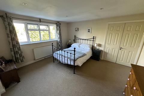 9 Church Road, Chavey Down, Ascot, SL5 8RR