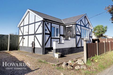 3 bedroom bungalow for sale, Four Acres Estate, Hemsby