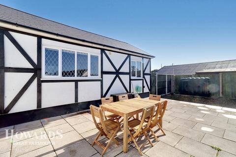 3 bedroom bungalow for sale, Four Acres Estate, Hemsby