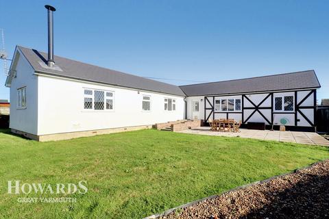 3 bedroom bungalow for sale, Four Acres Estate, Hemsby