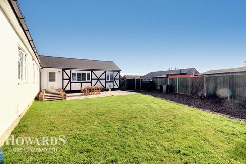 3 bedroom bungalow for sale, Four Acres Estate, Hemsby