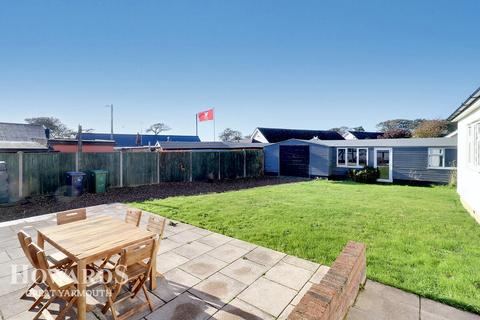 3 bedroom bungalow for sale, Four Acres Estate, Hemsby