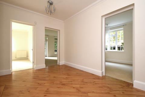 3 bedroom apartment to rent, Hollington Court High Street Chislehurst BR7