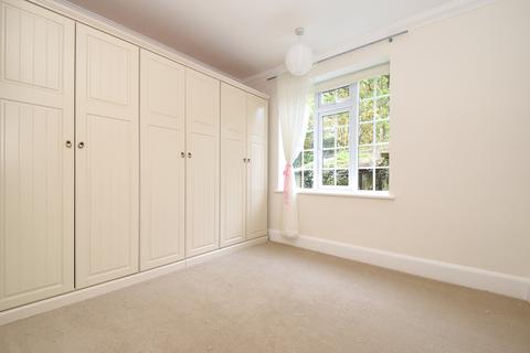 3 bedroom apartment to rent, Hollington Court High Street Chislehurst BR7