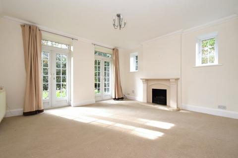 3 bedroom apartment to rent, Hollington Court High Street Chislehurst BR7