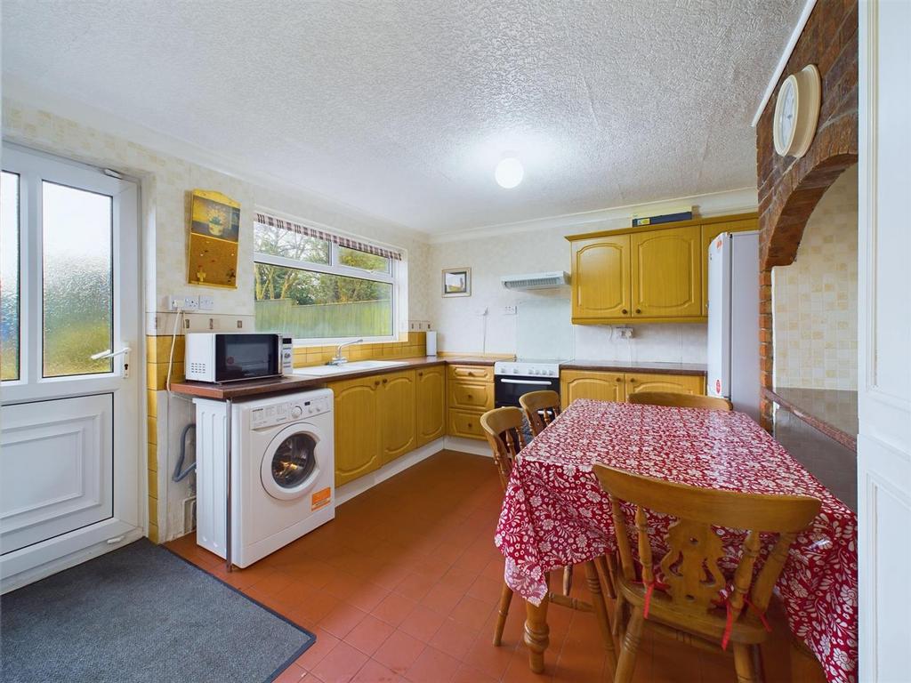 Kitchen: