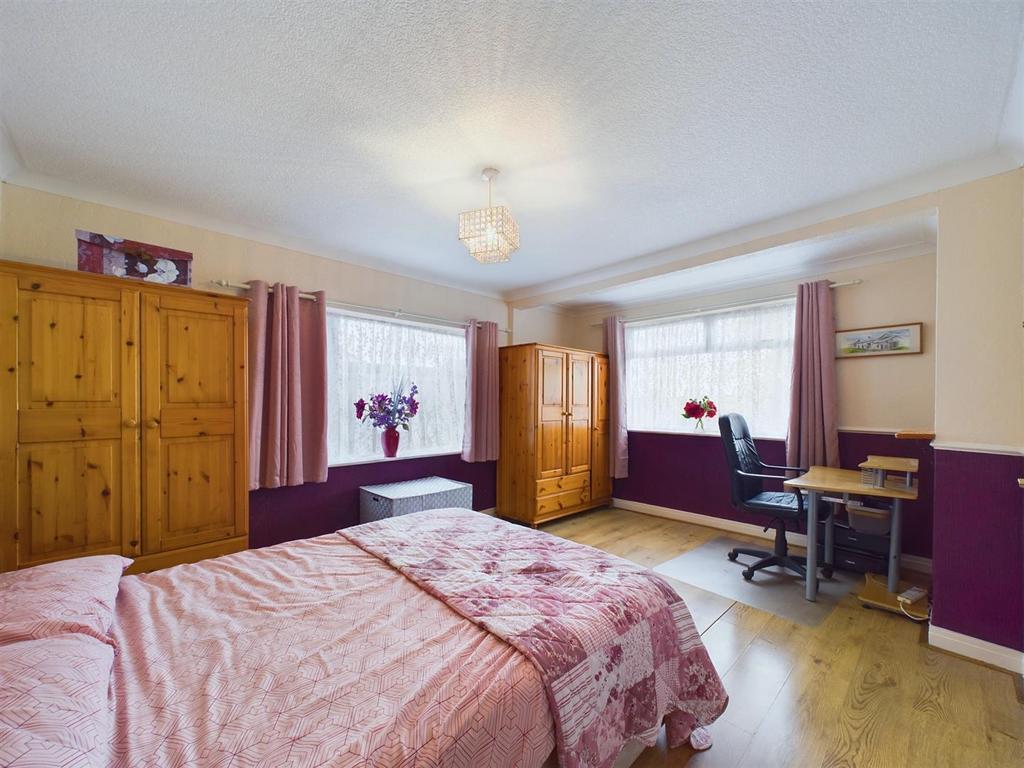Bedroom: