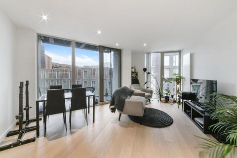 3 bedroom apartment for sale, Liner House, Royal Wharf, London, E16