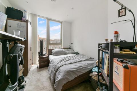 3 bedroom apartment for sale, Liner House, Royal Wharf, London, E16