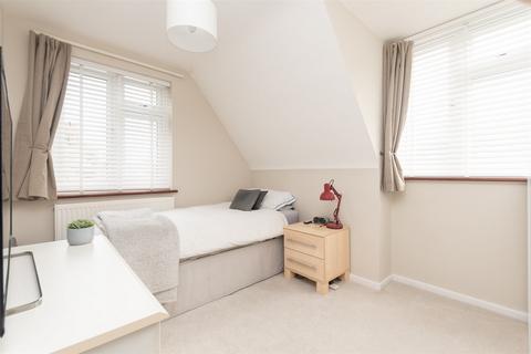4 Cheshunt Close, Meopham, Gravesend, DA13 0HU
