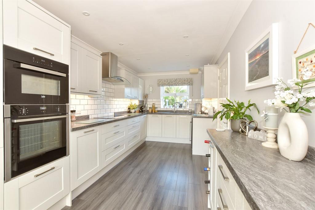 Kitchen/ Breakfast Room