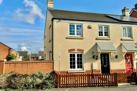 4 bedroom semi-detached house for sale, Golden Arrow Way, Gloucester GL3