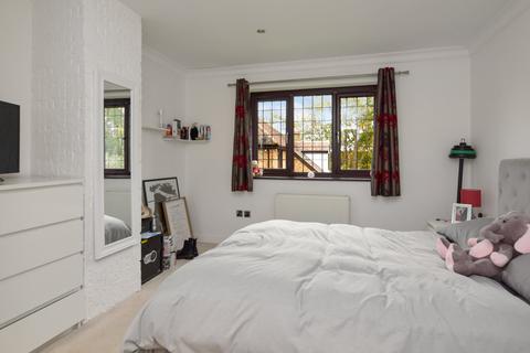 36 Fitzwarren, Shoeburyness, Southend-on-sea, SS3 8BS