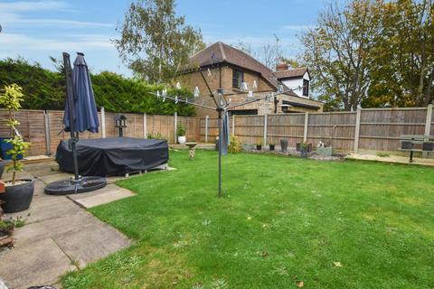 36 Fitzwarren, Shoeburyness, Southend-on-sea, SS3 8BS