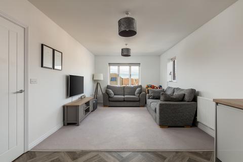 2 bedroom flat for sale, Westvale Road, Horley, Surrey, RH6