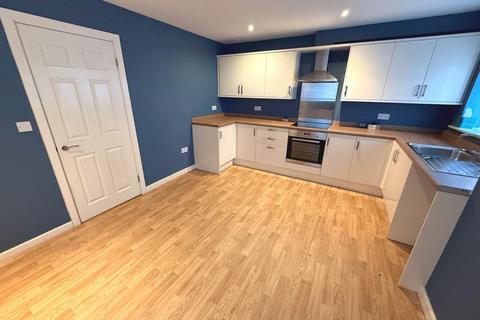 3 bedroom semi-detached house to rent, Kitt Green Road, Wigan