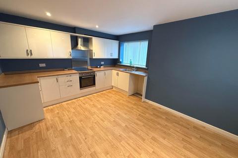 3 bedroom semi-detached house to rent, Kitt Green Road, Wigan