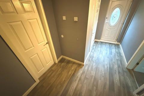 3 bedroom semi-detached house to rent, Kitt Green Road, Wigan