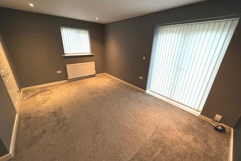 3 bedroom semi-detached house to rent, Kitt Green Road, Wigan
