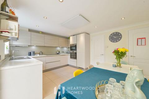 24 Orient Close, St Albans, AL1 1AJ