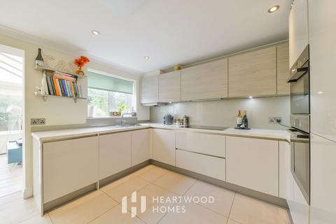 24 Orient Close, St Albans, AL1 1AJ