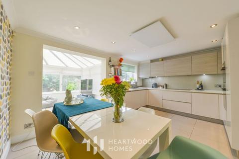 24 Orient Close, St Albans, AL1 1AJ